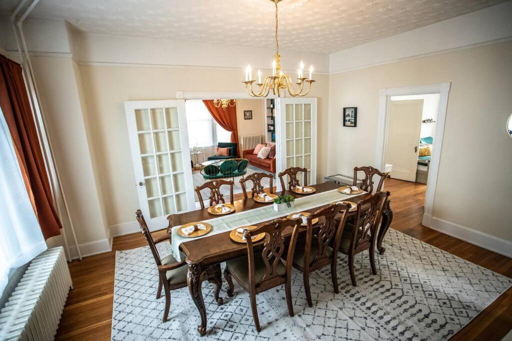 Ferienhaus Charming 1932 Craftsman - The Bohannon House Luray