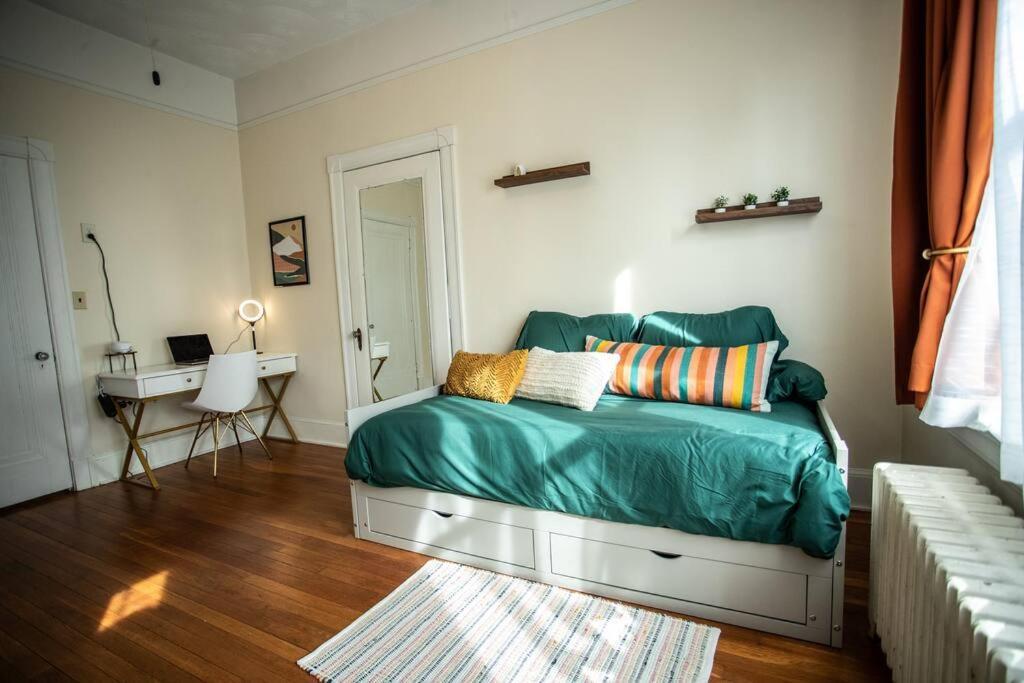 Ferienhaus Charming 1932 Craftsman - The Bohannon House Luray