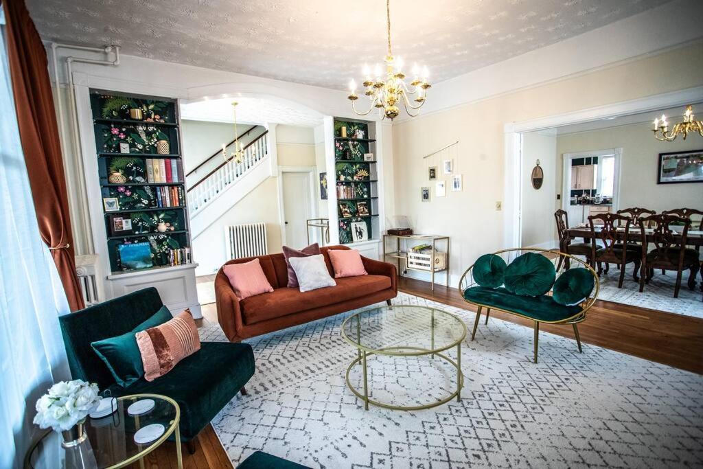 Charming 1932 Craftsman - The Bohannon House Luray